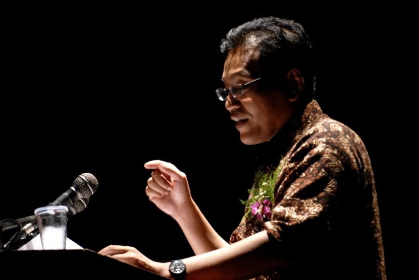 Ulil Abshar Abdalla. Ulil bingung dengan kemauan Presiden Joko Widodo di tengah meluasnya protes dari berbagai pihak atas UU Cipta Kerja.