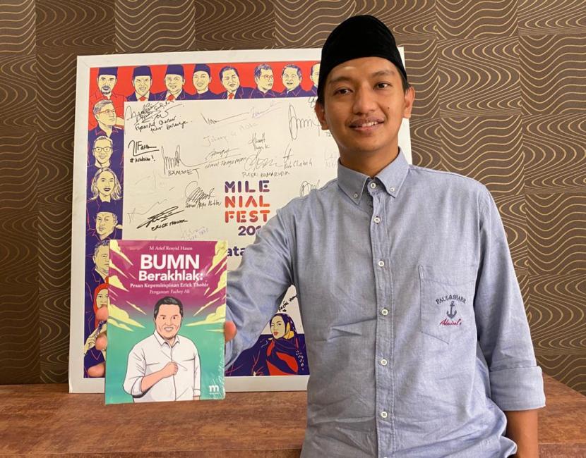 Pendiri Merial Institute dan Aktivis Milenial, Arief Rosyid Hasan, meluncurkan buku Pesan Kepemimpinan Erick Thohir, Sabtu (30/5).