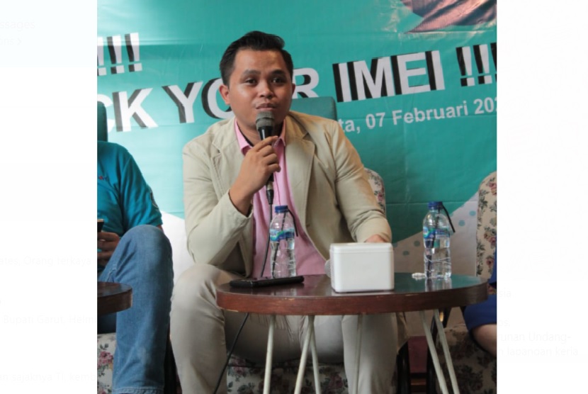 Pendiri Sobat Cyber Indonesia, Al Akbar Rahmadillah, mengatakan, RPP Postelsiar terkait dengan pengaturan kewajiban kerja sama antara penyelenggara over the top (OTT) dan penyelenggara telekomunikasi. Bukan tanpa alasan, kata Al Akbar, layanan OTT yang semakin berkembang telah menghasilkan nilai ekonomi yang besar. 