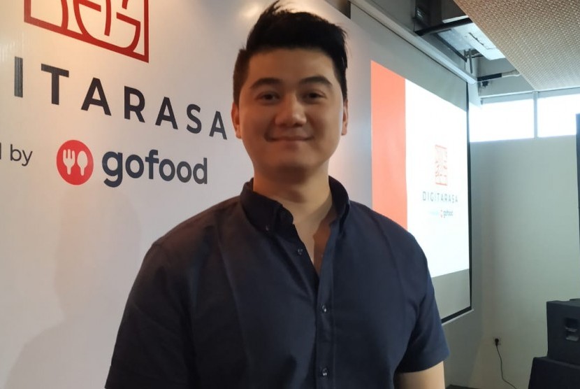Pendiri usaha kuliner rintisan Mangkokku yang juga seorang chef, Arnold Poernomo di peluncuran Digitarasa, di Jakarta Pusat, Senin (24/2). 