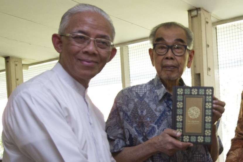 Pendiri Yayasan Budaya Luhur yang menaungi Sekolah Garuda Cendekia, yakni mantan Mendikbud Daoed Joesoef (kanan) dan Praktisi Pendidikan Arief Rachman (kiri).