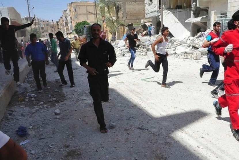 Penduduk berlarian mencari perlindungan di Provinsi Raqqa,  Suriah (Ilustrasi)