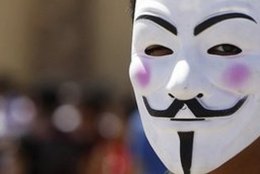 Pendukung Anonymous muncul ke publik sambil mengenakan topeng