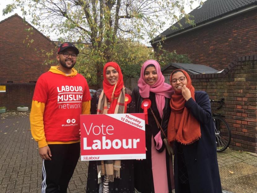 Pendukung Muslim dari kampanye Partai Buruh selama pemilihan umum Inggris pada bulan Desember 2019 .