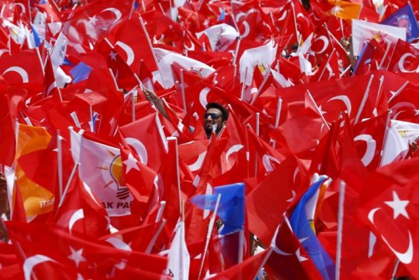 Pendukung Partai AKP di Turki.