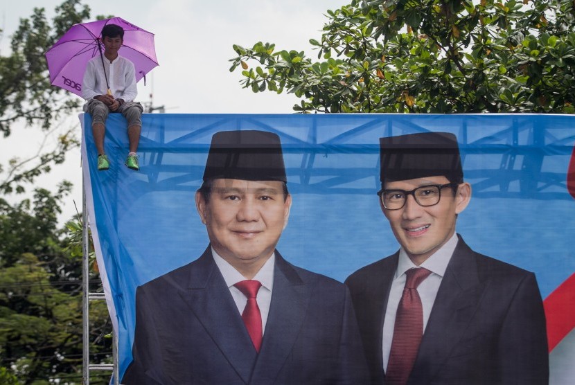 [ilustrasi] Pendukung pasangan Capres dan Cawapres nomor urut 02 Prabowo Subianto-Sandiaga Uno mengikuti kampanye terbuka di Stadion Sriwedari, Solo, Jawa Tengah, Rabu (10/4/2019). 