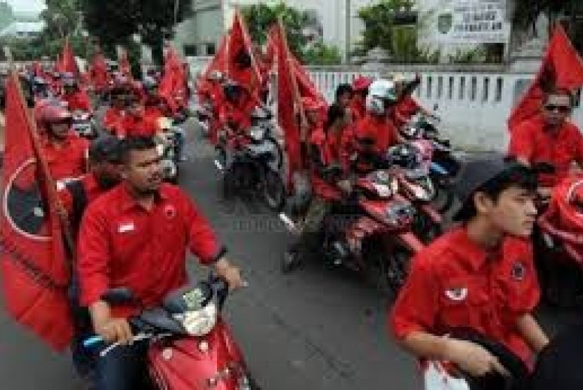 Pendukung PDIP. Survei LSI Denny JA mengungkap sepertiga pemilih PDIP mendukung Prabowo-Gibran.