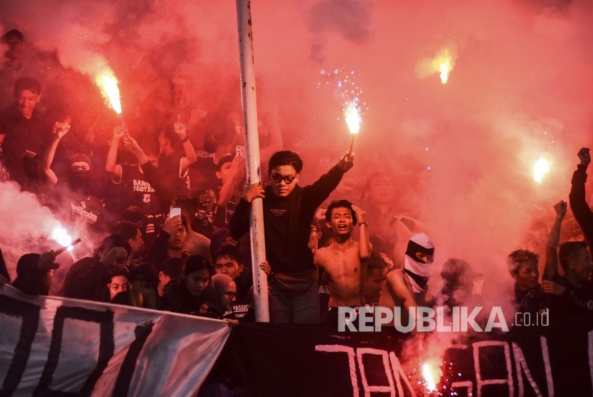 Pendukung Persib Bandung, bobotoh. 