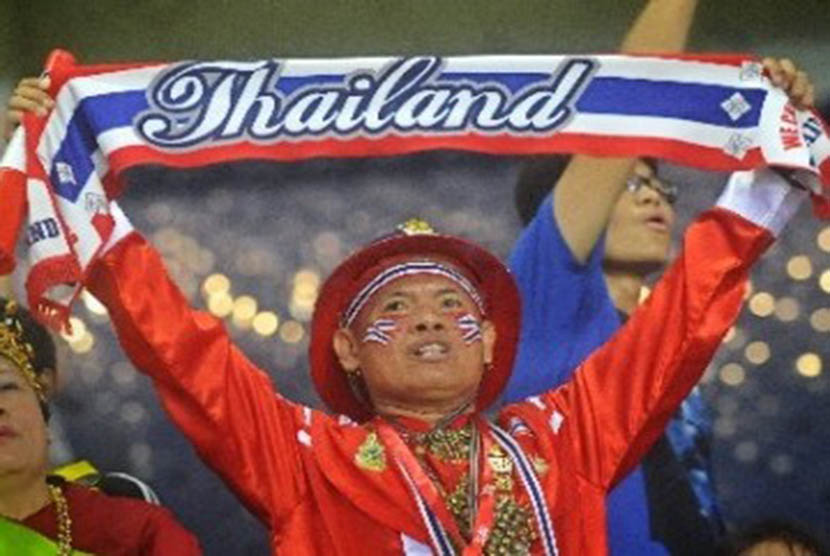 Pendukung tim sepak bola Thailand.