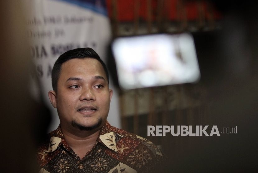 Peneliti Lingkaran Survei Indonesia (LSI) Denny JA, Rully Akbar 