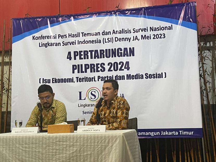 Peneliti LSI Denny JA Ardian Sopa saat Konferensi Pers pemaparan hasil temuan dan analisis survei nasional LSI Denny JA bertajuk 4 Pertarungan Pilpres 2024, Senin (29/5/2023).