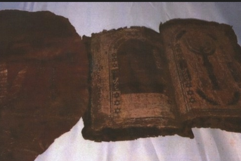 Penemuan Torah Yahudi oleh pasukan keamanan Turki.