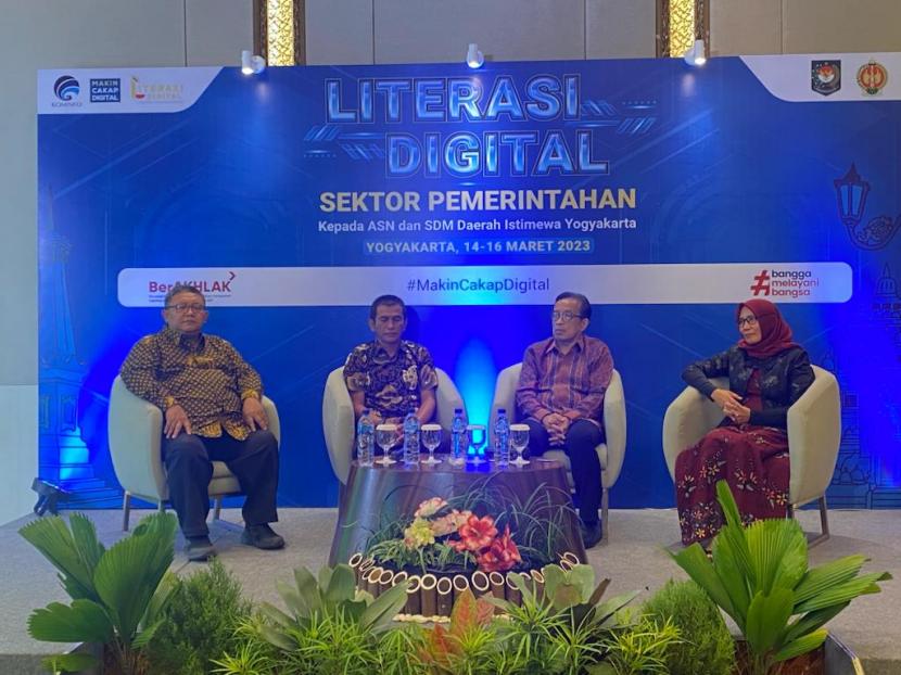 Penerapan digitalisasi bisa semakin mempermudah pekerjaan dan meningkatkan produktivitas aparatur sipil negara (ASN) di lingkungan Provinsi Daerah Istimewa Yogyakarta (DIY).