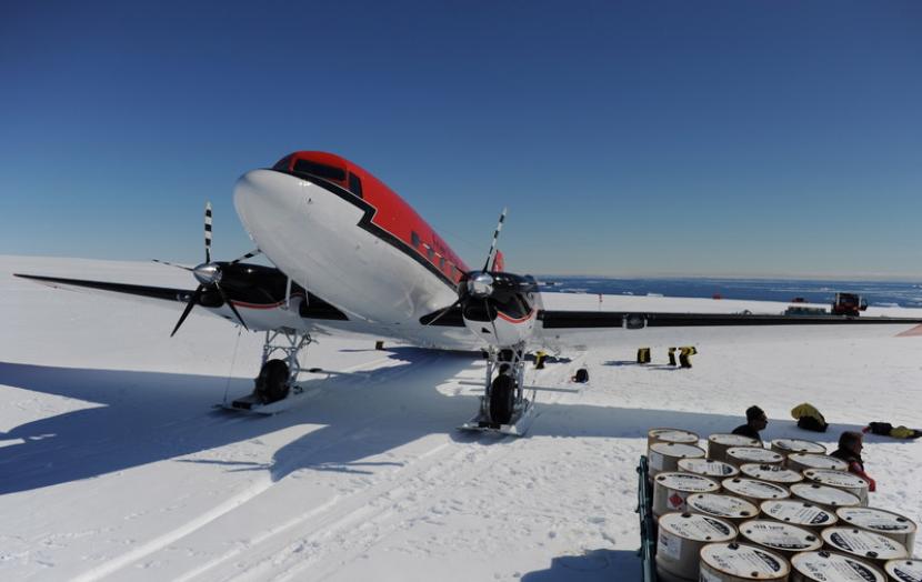 Ilustrasi stasiun penelitian di Antartika.