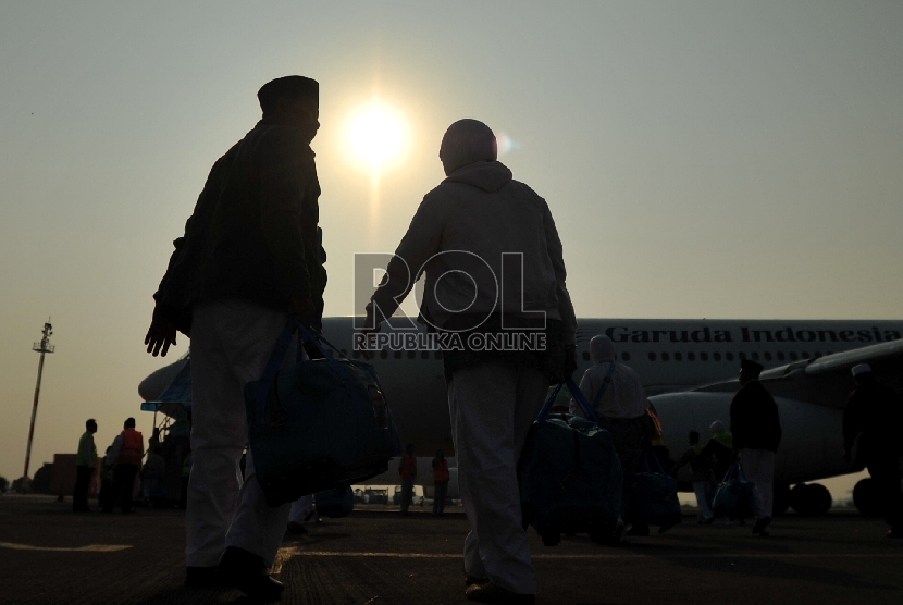 Penerbangan haji tak selalu mudah bagi jamaah, terutama karena faktor jamaah haji yang sudah berumur, salah satu risiko yang mengancam adalah jetlag atau mabuk pascaterbang.