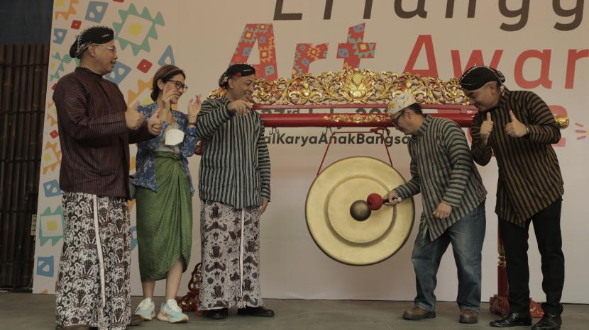 Penerbit Erlangga menggelar pameran Erlangga Art Awards Goes to Jogja di Langgeng Art Foundation, Yogyakarta, 16-23 Juli 2022.