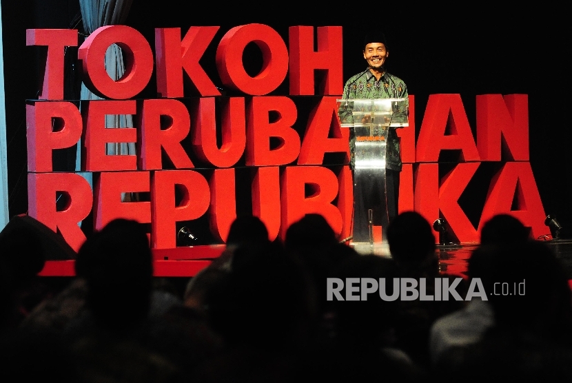 Penerima tokoh perubahan TGH Hasanain memberikan sambutan saat malam Penganugerahan Tokoh Perubahan Republika 2015 di Jakarta, Senin (21/3) malam. 