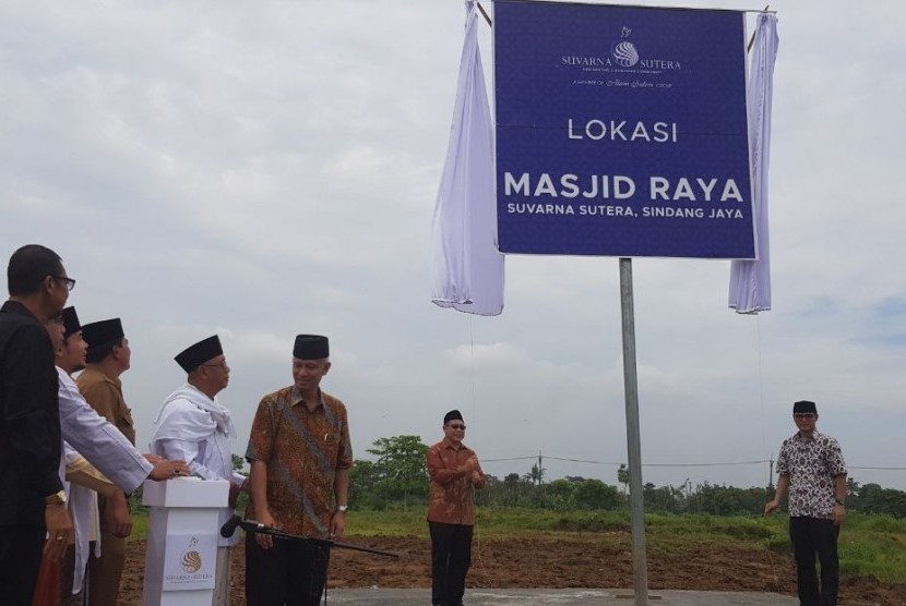 Penetapan lokasi Masjid Suvarna Sutera di Kabupaten Tangerang, Senin (9/4). 