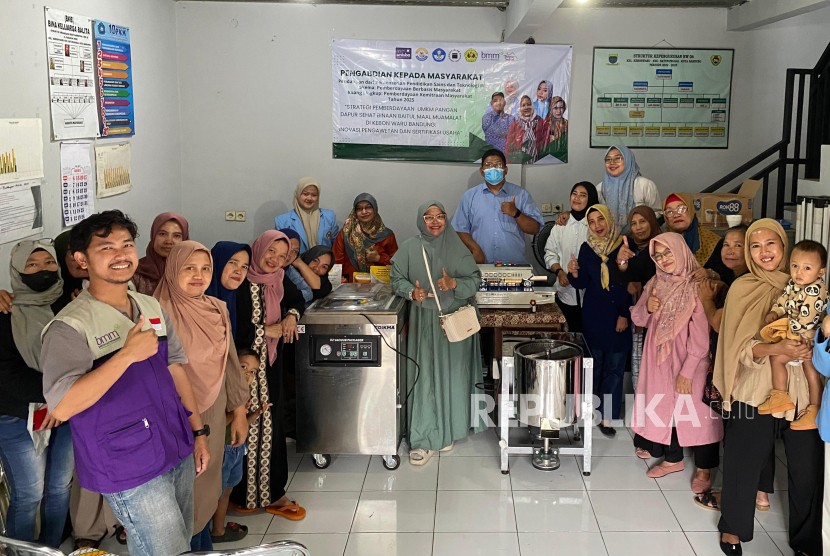 Pengabdian kepada Masyarakat Unisba dan Unpas, memberikan Pelatihan Pengawetan Produk Pangan ke UMKM di Bandung