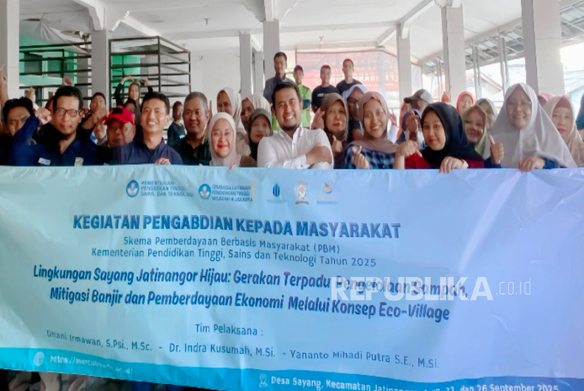 Pengabdian masyarakat di wilayah Desa Sayang, Jatinangor, Sumedang, Jawa Barat, Senin (22/9/2025).