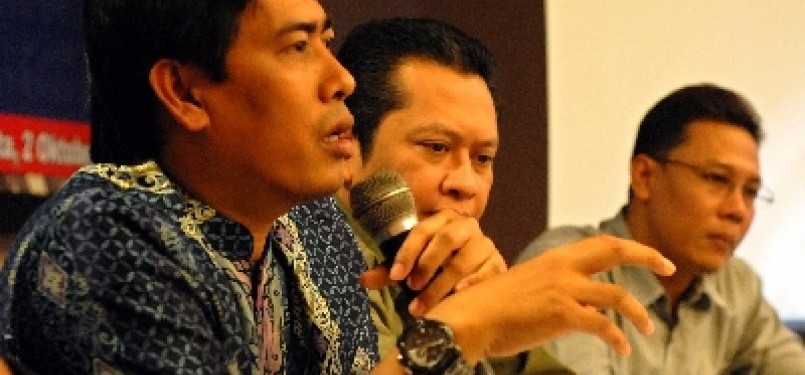 Pengacara Rosalina Achmad Rifai (kiri berbicara)
