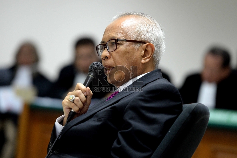 Pengacara senior OC Kaligis mengikuti sidang lanjutan kasus suap PTUN Medan di Pengadilan Tipikor, Jakarta, Rabu (11/11). 
