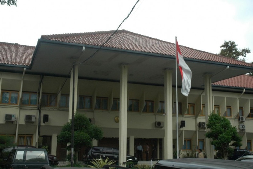 PN Jakarta Selatan Imbau Pengunjung Jaga Jarak. Pengadilan Negeri Jakarta Selatan.(Republika)