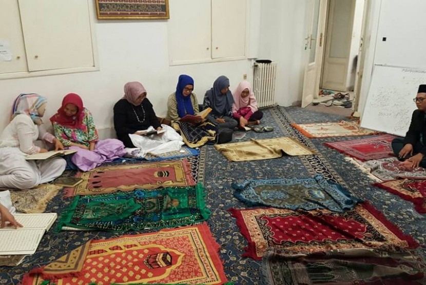 Pengajian Ibu-Ibu di Roma, Italia. 