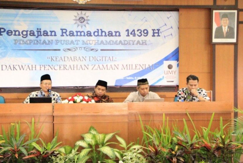 Pengajian Ramadhan Pengurus Pusat Muhammadiyah, di kampus UMY Yogyakarta (25/5).  DR Iswandi Syahputra paling kanan. 