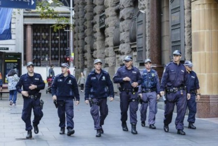 Pengamanan polisi Australia di Hari Anzac sangat jelas terlihat ditingkatkan, kata Komisioner Andrew Scipione.
