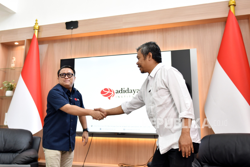 Pengamat dan tim Adidaya Institute.