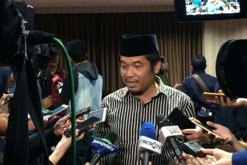 Pengamat politik Lingkar Madani (Lima) Ray Rangkuti saat berbicara kepada wartawan di Jakarta, Ahad (2/9).