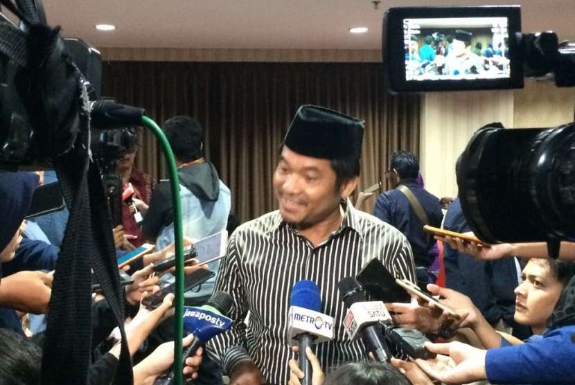 Pengamat politik Lingkar Madani (Lima) Ray Rangkuti saat berbicara kepada wartawan di Jakarta, Ahad (2/9).