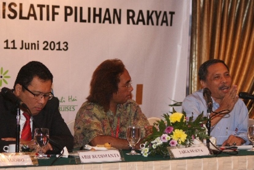 Pengamat Politik LIPI Indria Samego (kanan).