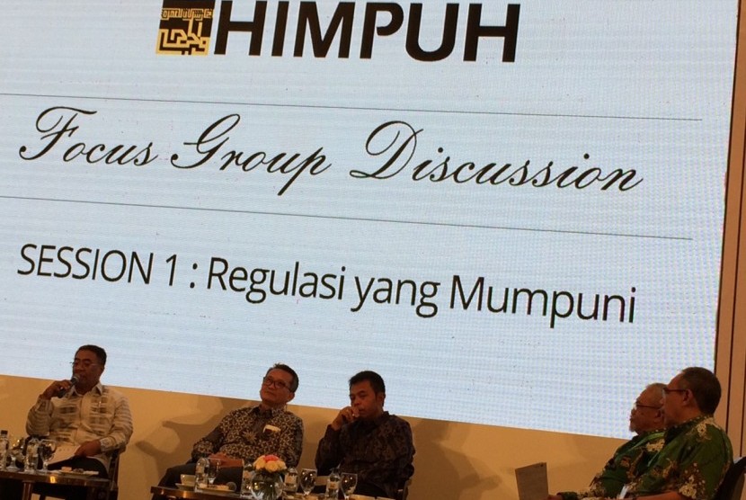 Pengamat Timur Tengah Ikhwanul Kiram Mashuri menyampaikan pemaparan di Muker Himpuh, di Surabaya (10/10).
