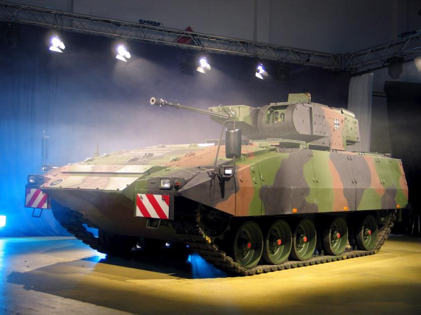 Pengangkut personel lapis baja baru Puma (cougar) diperkenalkan ke Angkatan Bersenjata Federal Jerman (Bundeswehr) di Kassel, Jerman, Selasa 20 Desember 2005.