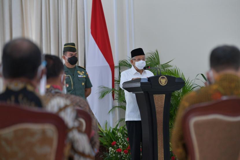  Wapres Prihatin Peredaran Narkoba tak Berhenti Saat Pandemi. Foto:  Penganugrahan Abdi Bakti Tani 2021 yang diselenggarakan secara luring di Istana Wapres Jakarta, Senin (13/9/2021).