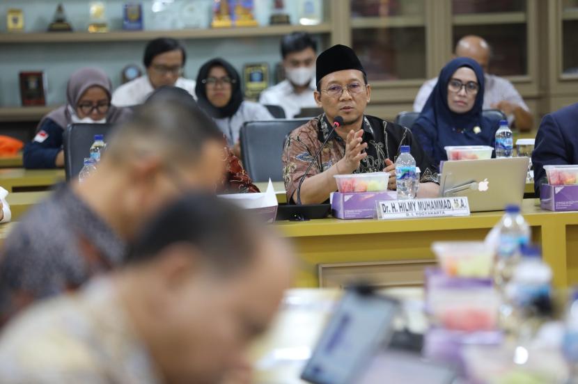 Pengasuh Pondok Pesantren Krapyak sekakligus Anggota DPD RI, KH Dr Hilmy Muhammad