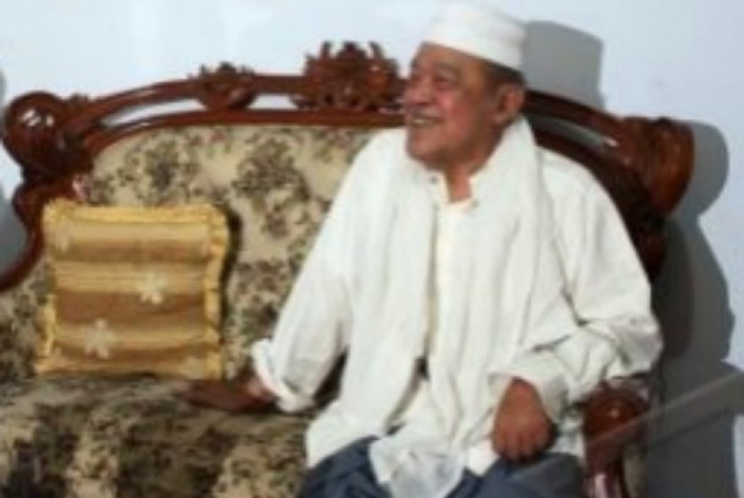 Pengasuh Pondok Pesantren Lirboyo, Kiai Ahmad Idris Marzuki. 