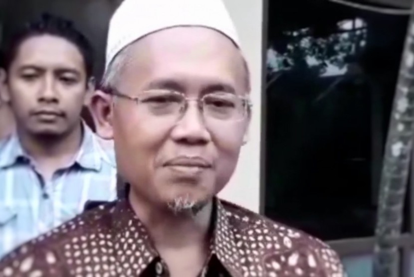 Pengasuh Pondok Pesantren Nurul Ummah, KH Munir Syafa'at