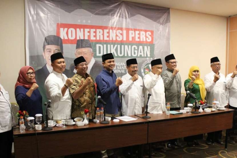 Pengasuh Pondok Pesantren (Ponpes) Amanatul Ummah, Pacet, Kabupaten Mojokerto, KH. Asep Saifuddin Chalim membentuk Jaringan Kiai Santri Nasional (JKSN) untuk mendukung Jokowi-Maruf di Pilpres 2019