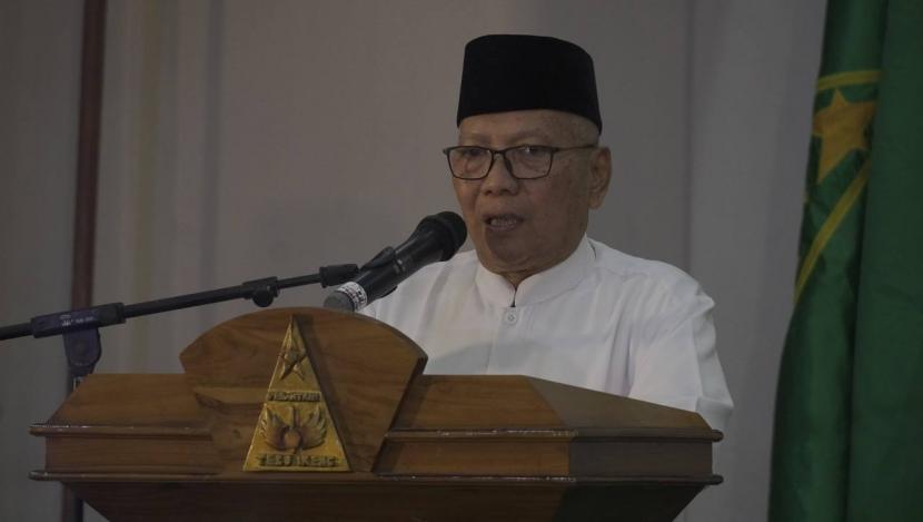 Pengasuh Pondok Pesantren Salafiah Seblak, Jombang,  KH Abdul Halim Mahfudz
