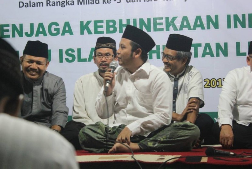 Pengasuh Ponpes  Dawam Yogyakarta KH  Ahmad Sugeng Utomo (Gus Ut) membuka sarasehan tentang menjaga kebhinekaan.    .