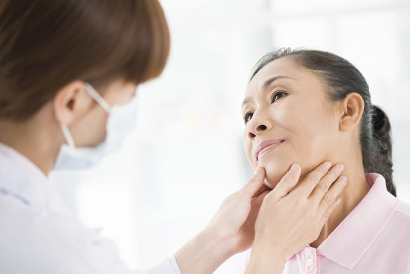 Pengecekan gangguan tiroid (Ilustrasi). Menurut GLOBOCAN tahun 2020, kanker tiroid menempati urutan ke-12 dengan kasus kanker terbanyak, yaitu mencapai 13.1141. 