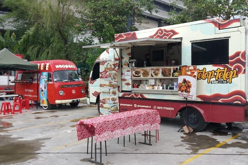 Pengelola perkantoran Cibis Park di Cilandak, Jakarta Selatan, PT Bhumyamca Sekawan,  membantu para pengusaha food truck Jakarta dengan cara menyediakan sarana market place untuk berjualan di kawasannya.