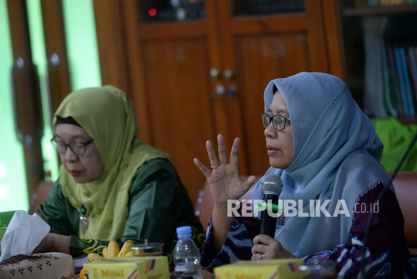 Pengembangan Dakwah Inklusi. Ketua Umum PP Aisyiyah, Nurjannah Johantini menyampaikan paparan saat diskusi tentang pengembangan dakwah inklusi di Kantor PP Aisyiah, Yogyakarta, Kamis (5/3).
