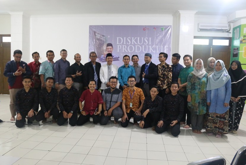 Pengembangan Sumber Belajar SMART Ekselensia Indonesia  mengadakan Diskusi Produktif Pendidikan bersama Dr Agus Purwanto.