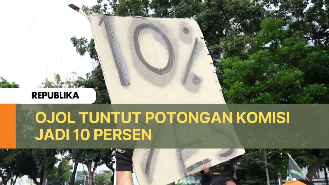 Pengemudi ojek online (Ojol) menggelar aksi unjuk rasa di kawasan Patung Kuda, Jakarta, Selasa (20/5/2025).