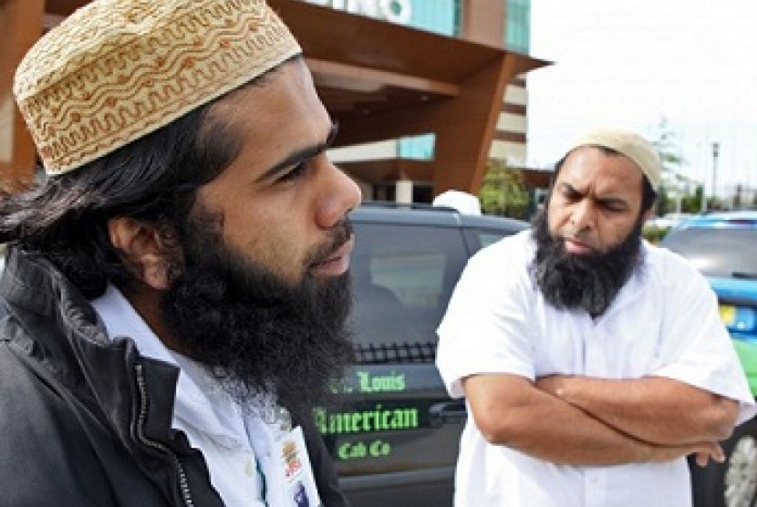 Pengemudi Taksi Muslim Mengajukan Tuntutan Terkait Pakaian Tradisional