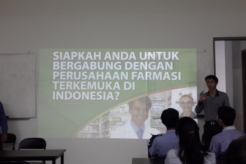 Pengenalan profil PT Pharos Indonesia pada kegiatan Campus Recruitment yang diadakan di Kampus AMIK  BSI  Bekasi.